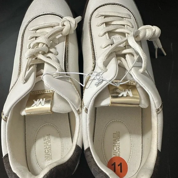 🆕Michael Kors Sneakers - Picture 9 of 13